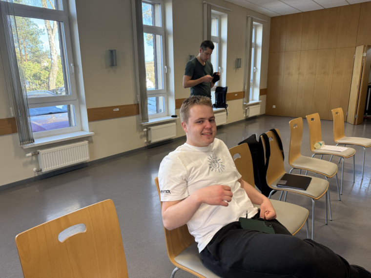 FOTO: No mēģinājuma līdz ovācijām. Ikšķiles Saules koris aizkulisēs