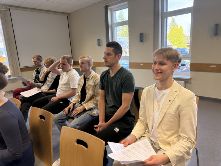 FOTO: No mēģinājuma līdz ovācijām. Ikšķiles Saules koris aizkulisēs