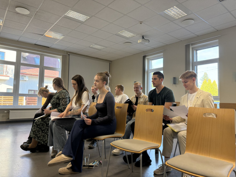 FOTO: No mēģinājuma līdz ovācijām. Ikšķiles Saules koris aizkulisēs