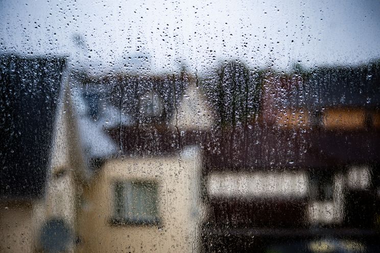 Attēls rakstam: Sagatavojiet lietussargus! Latviju pāršalks spēcīgas lietusgāzes