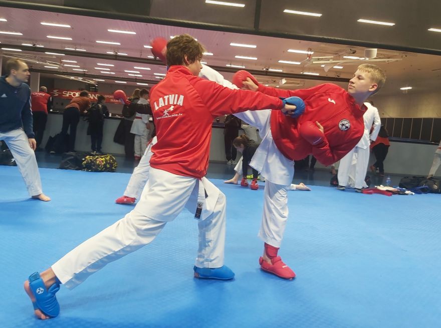 FOTO: Ogres karatē sportistiem 4 medaļas Igaunijā