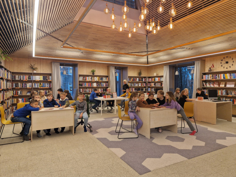 Ogres Centrālās bibliotēkas veidotā lasītveicināšanas programma "Lasītrosme" turpinās arī 2025. gadā