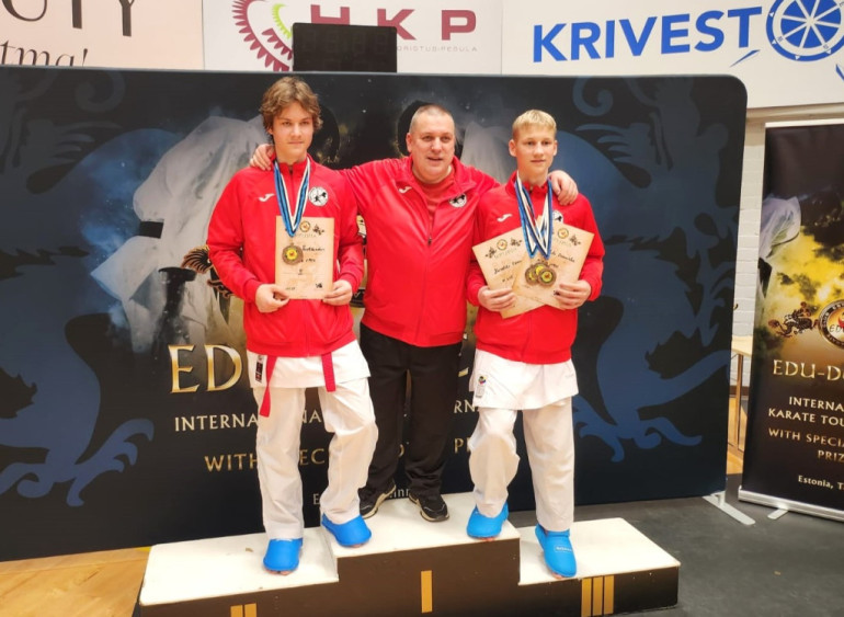 FOTO: Ogres karatē sportistiem 4 medaļas Igaunijā