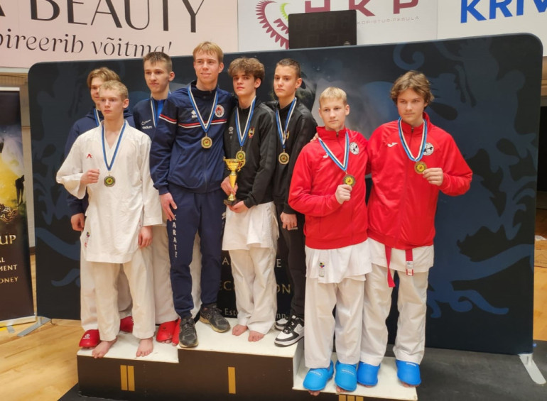 FOTO: Ogres karatē sportistiem 4 medaļas Igaunijā
