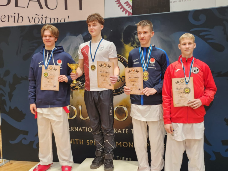 FOTO: Ogres karatē sportistiem 4 medaļas Igaunijā
