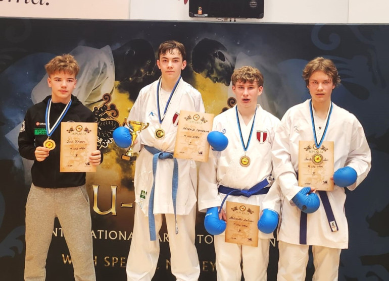 FOTO: Ogres karatē sportistiem 4 medaļas Igaunijā