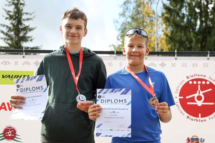 Ogres biatlonistiem sešas medaļas Latvijas čempionāta 2. posmā