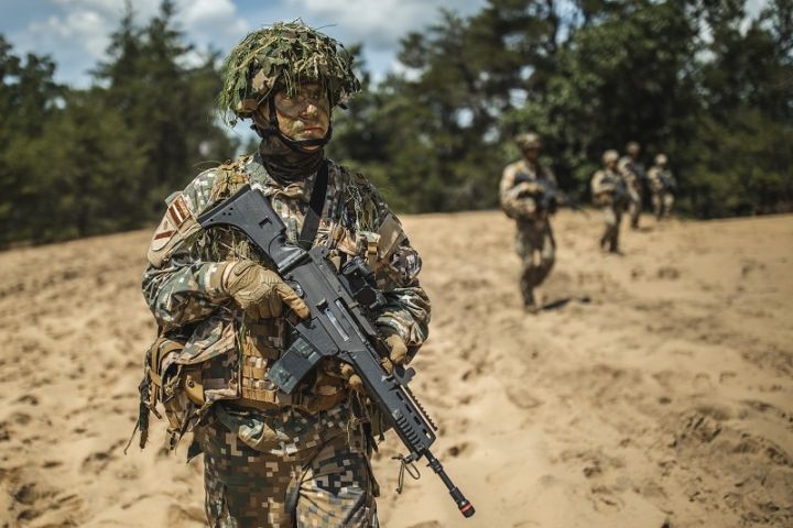 Aicina rezerves karavīrus piedalīties militārajās mācībās