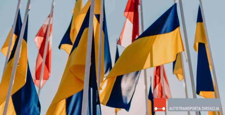 Aicina Ukrainas atbalstam ziedot sveces un to pārpalikumus "ierakumu sveču" liešanai