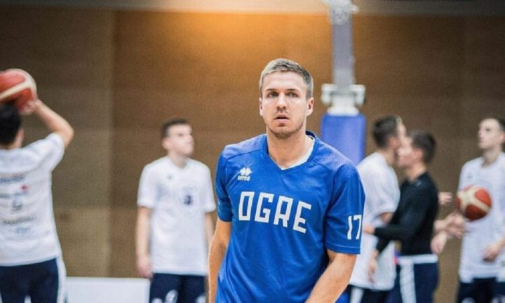 Aizsargs Zēbergs turpinās spēlēt "Ogres" komandā