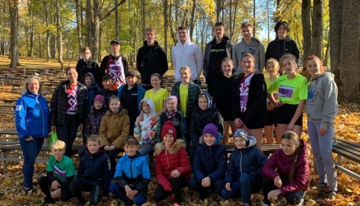 Aizvadītas Skolēnu sporta rudens krosa stafetes