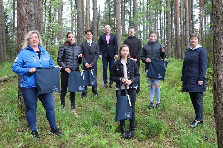 Apbalvo skolēnus par izciliem sasniegumiem