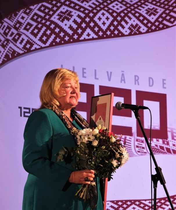 Apbalvojums “Goda Lielvārdietis” pasniegts Dainai Grīnhofai