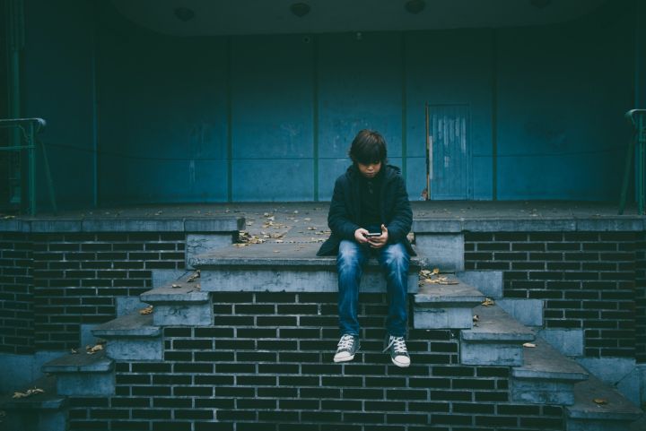 Aptauja: 46% vecāku norāda, ka viņu bērns nezina nevienas uzticības personas telefona numuru