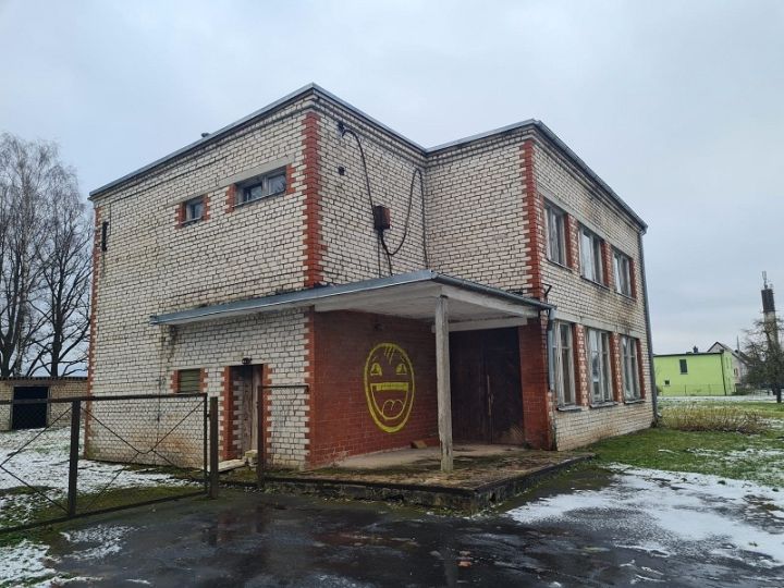 Aptauja par Rembates bijušo pasta ēku