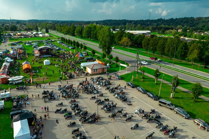 Ar krāšņu un daudzveidīgu programmu aizvadīti Ogres pilsētas svētki (FOTO)
