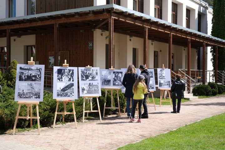 Ar radošiem pārsteigumiem pilsētvidē Ogrē aizvadīti 4. maija svētki