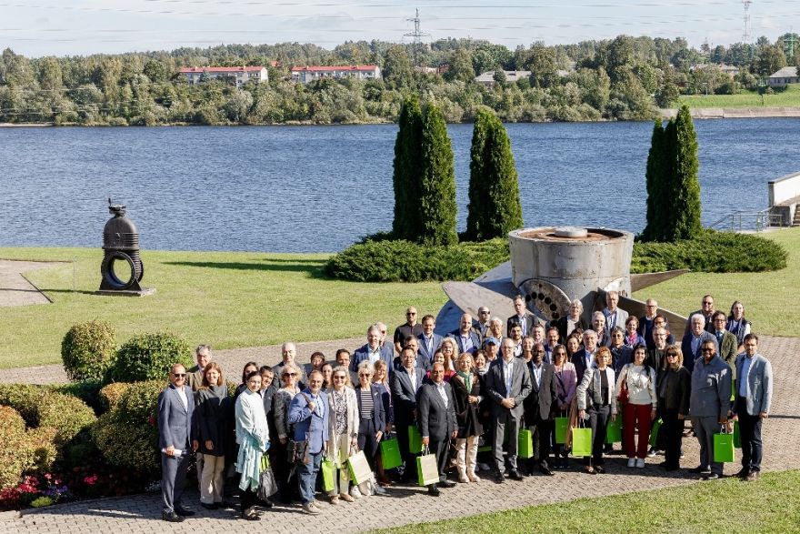 Ārvalstu vēstnieki Latvijā iepazīst Ogri, Ķegumu, Lielvārdi un Jēkabpili (foto)