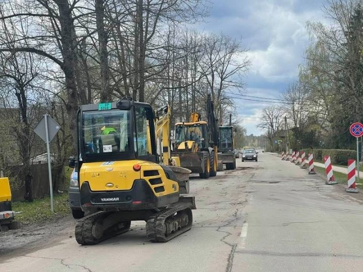 Atjauno asfaltbetona segumu Dārza ielā