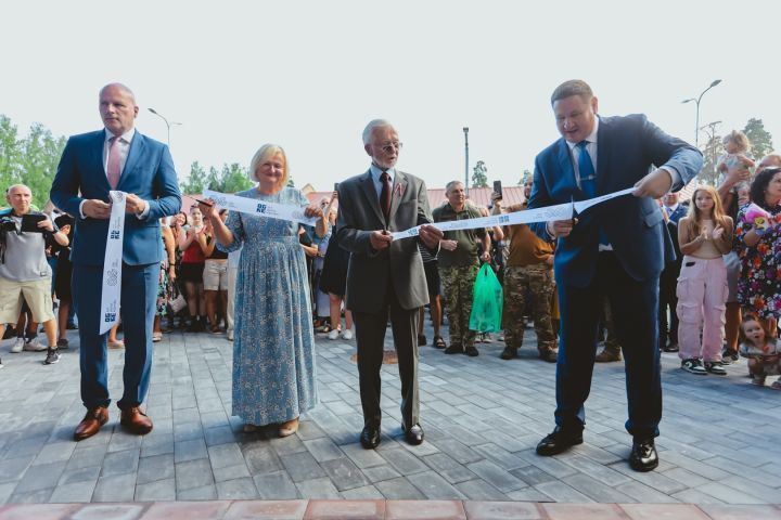 Atklāta jaunā Ogres Valsts ģimnāzijas ēka un sporta arēna "Ogre" (FOTO)