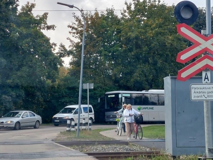 Bez spiediena tā lieta nekustēs...