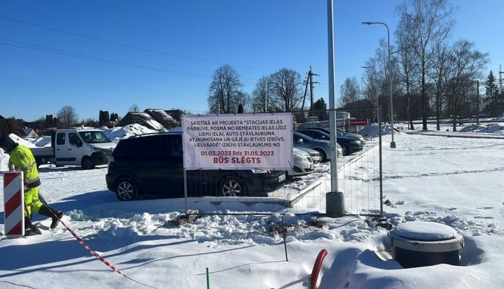 Būvdarbu laikā no 1. marta tiks slēgts stacijas auto stāvlaukums Lielvārdē
