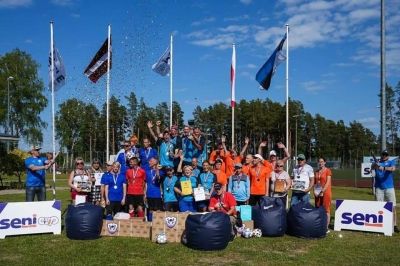 Dienas centra "Saime" futbolisti saņem brīnišķīgu dāvinājumu un SENI CUP futbola turnīrā iegūst trešo vietu