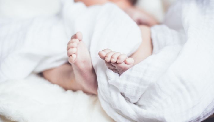 Dome apstiprina vienreizējā pabalsta apmēru sakarā ar bērna piedzimšanu