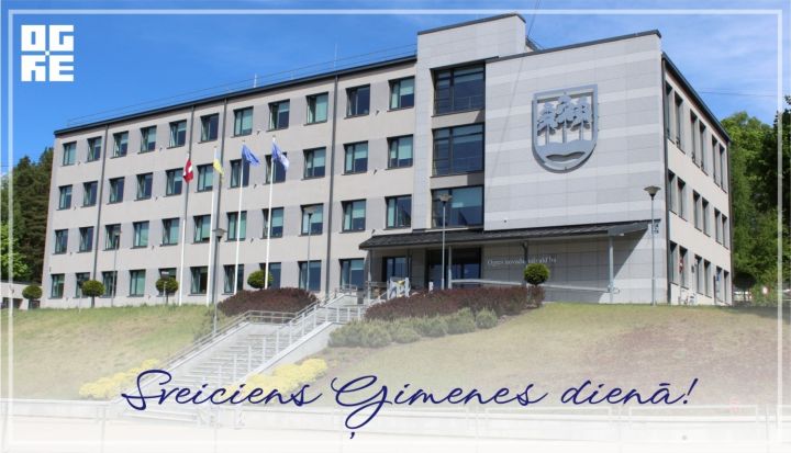 Domes priekšsēdētājs E.Helmanis sveic Ģimenes dienā