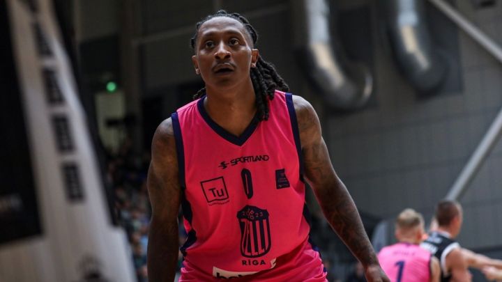 Džonsons no basketbola kluba "Rīgas zeļļi" pārceļas uz "Ogri"