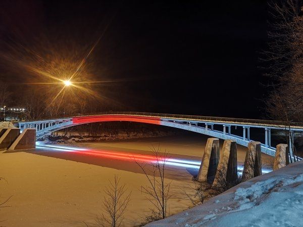 Gājēju tilts pār Ogres upi iemirdzēsies kaimiņvalstu karogu krāsās