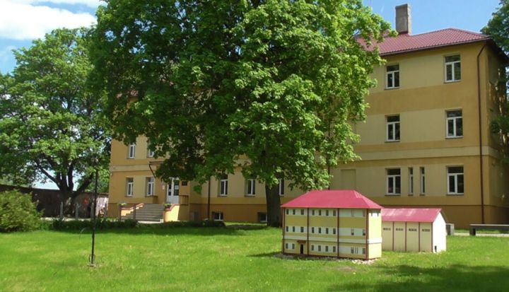 Helmanis: Nedrīkst pieļaut lauku skolu slēgšanu