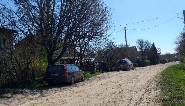 Iedzīvotāji aicināti neatstāt transportlīdzekļus šaurajās ielās