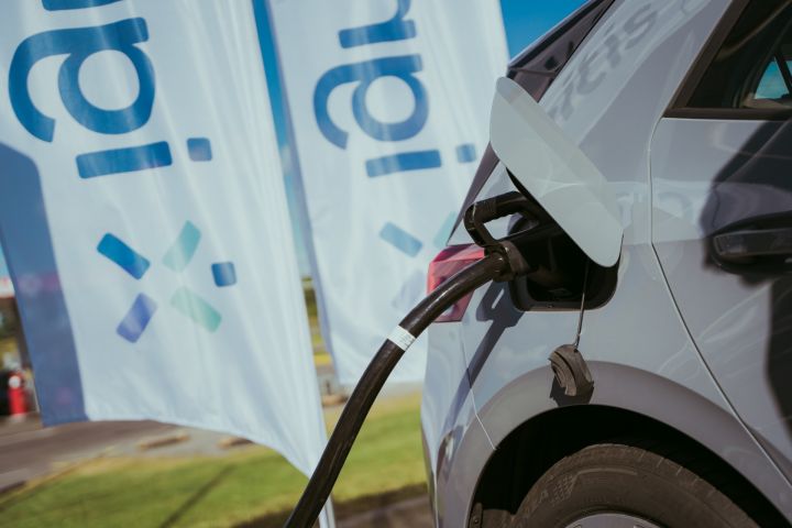 Iemesli, kāpēc uzņēmumā ierīkot elektroauto uzlādes staciju