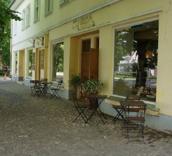 Ignorējot valdībā panāktu vienošanos, parlamentārieši nolemj atļaut ēdināšanu ārtelpās