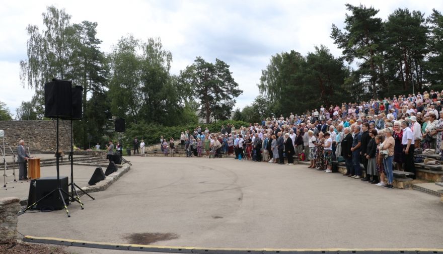 Ikšķilē aizvadīts 24. Latvijas politiski represēto personu salidojums (FOTO)