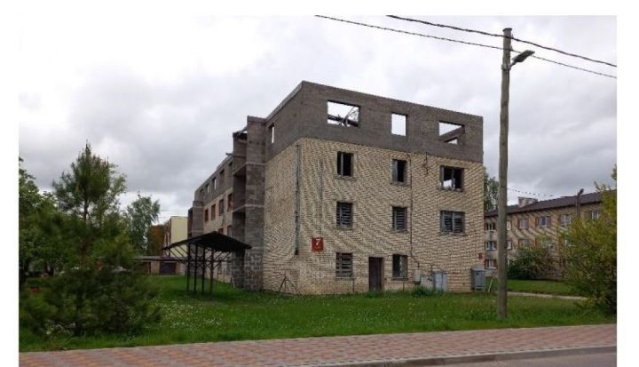 Izsole daudzstāvu ēkai Raiņa ielā 7, Lielvārdē