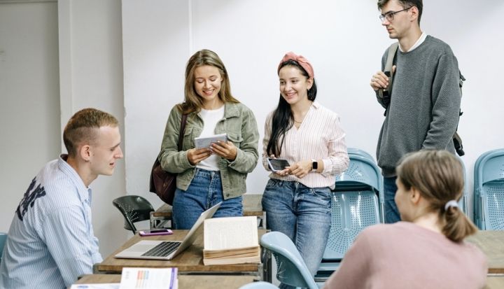 Izstrādāti noteikumi par naudas balvu piešķiršanu skolēniem