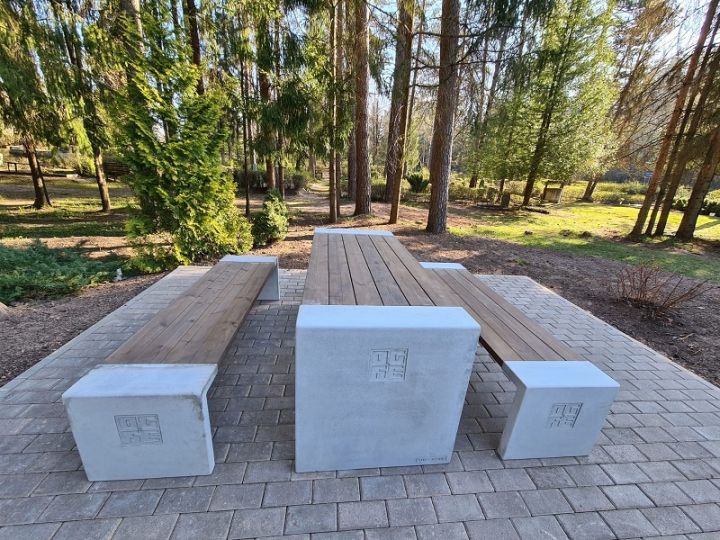 Jauni soliņi pie Ogres kapu ieejām