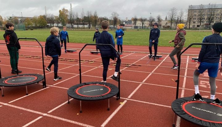 Jaunie futbolisti RADI projektā