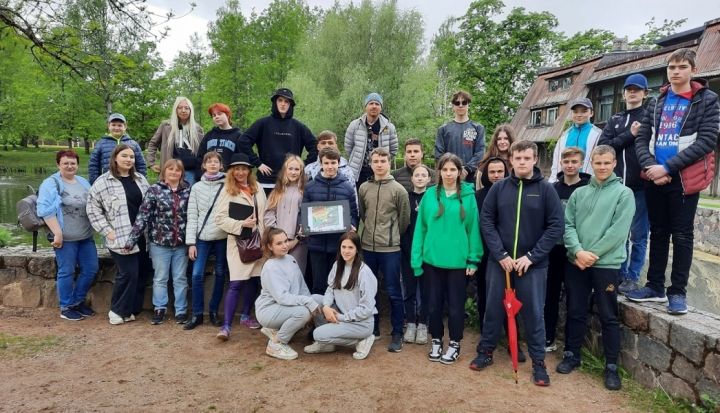 Jaunogres vidusskolas skolēni izzina politisko režīmu atšķirīgās iezīmes