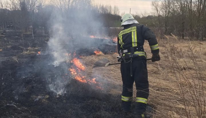 Jumpravas pagastā dzēsti divi kūlas ugunsgrēki
