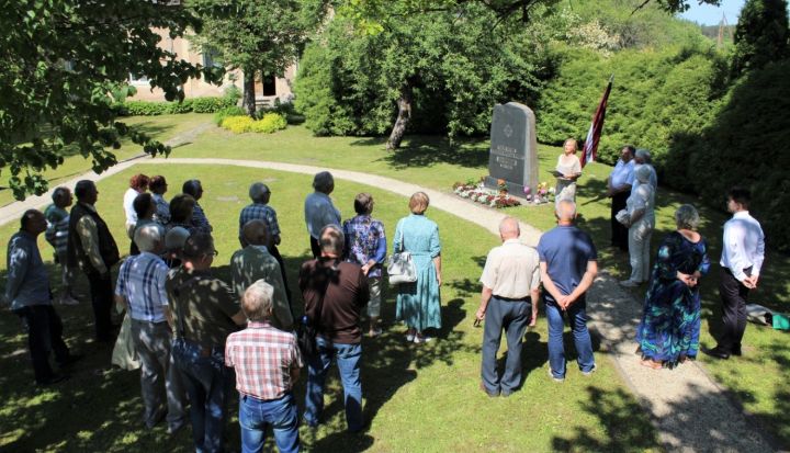 Komunistiskā genocīda upuru piemiņas diena Ogres novadā (FOTO)