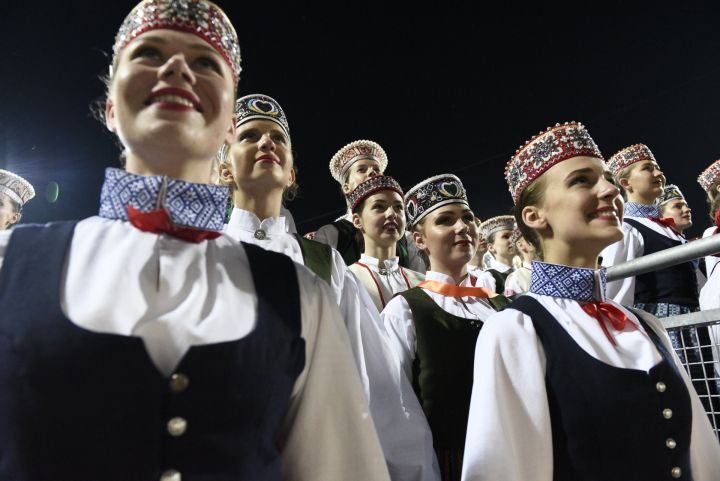 Kopā būt un kopā just Latvijas Televīzijā – Dziesmu un deju svētku pārraides