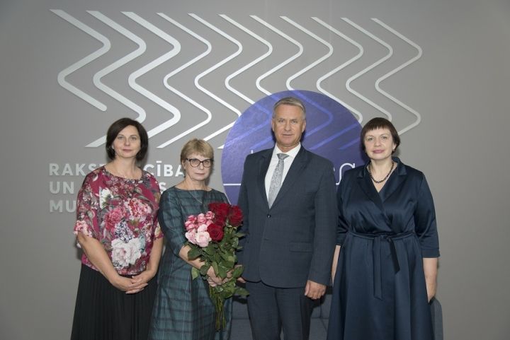 Kultūras ministrs pasniedz pateicības rakstus 15 ilggadējiem muzeju darbiniekiem