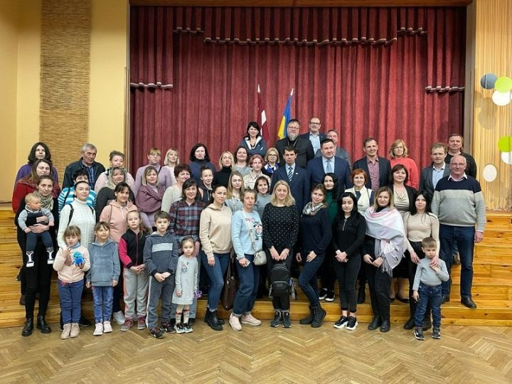 Laikraksta "Ogres Vēstis Visiem" 13.aprīļa numurā: