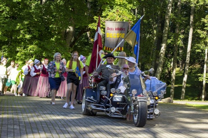 Laikraksta "Ogres Vēstis Visiem" 2.augusta numurā: