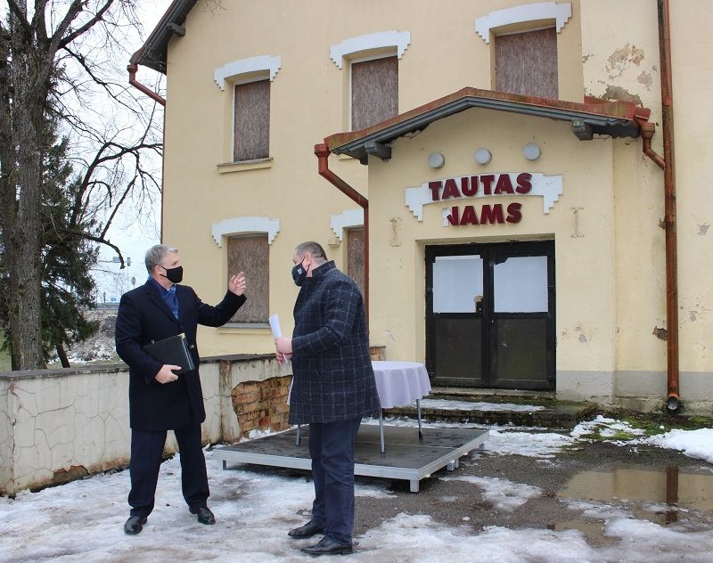 Laikraksta "Ogres Vēstis Visiem" 2.marta numurā: