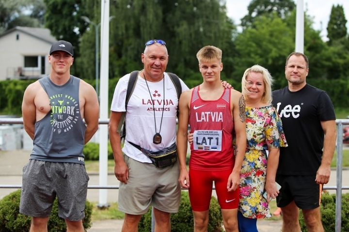 Laikraksta "Ogres Vēstis Visiem" 3.augusta numurā: