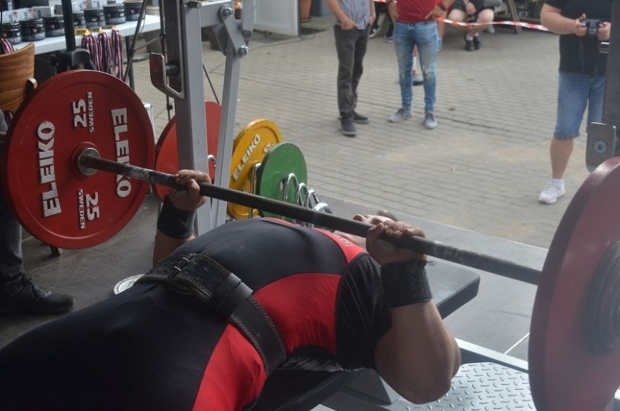 Latvijas čempionāts spiešanā guļus